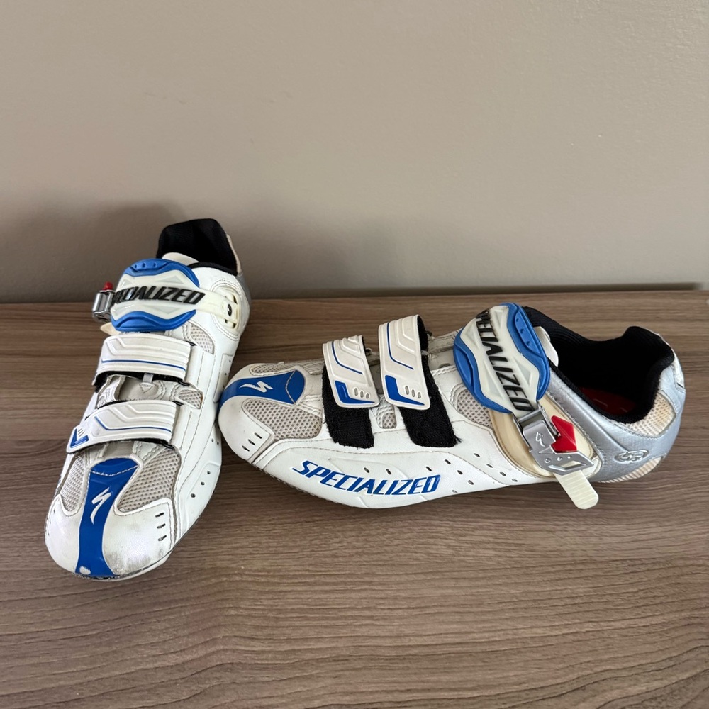 Men's Specialized Road Shoe - Carbon Sole based - Delta cleat - 42.5